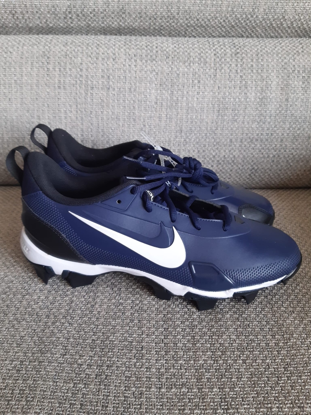 New! Nike Men’s Navy White Cleats Size 8